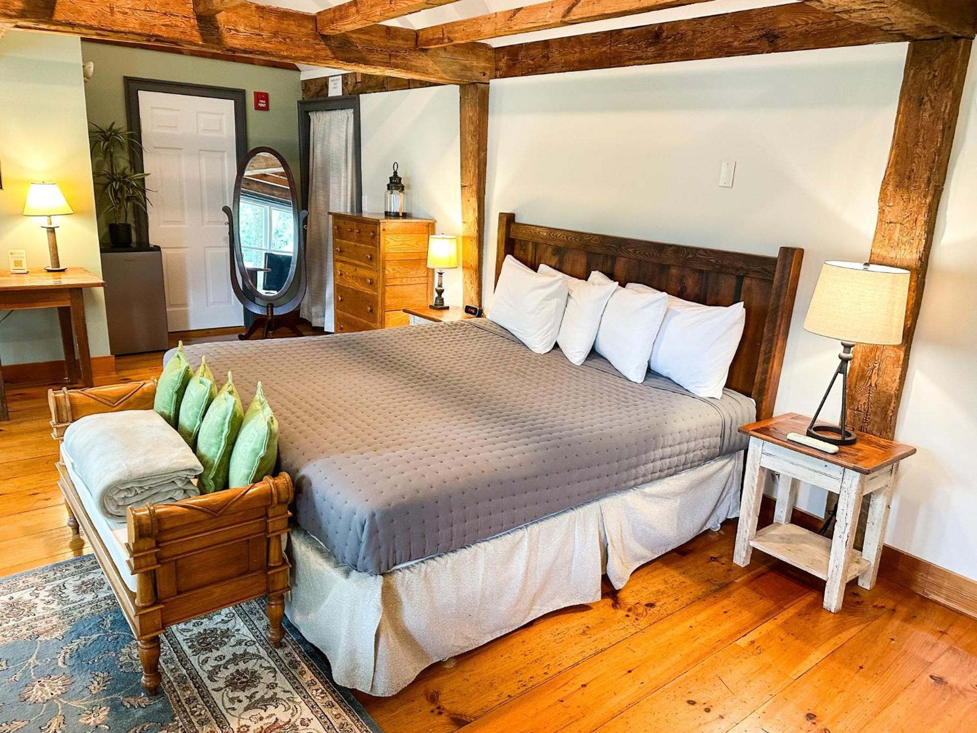The Black Walnut Inn Амхерст Экстерьер фото