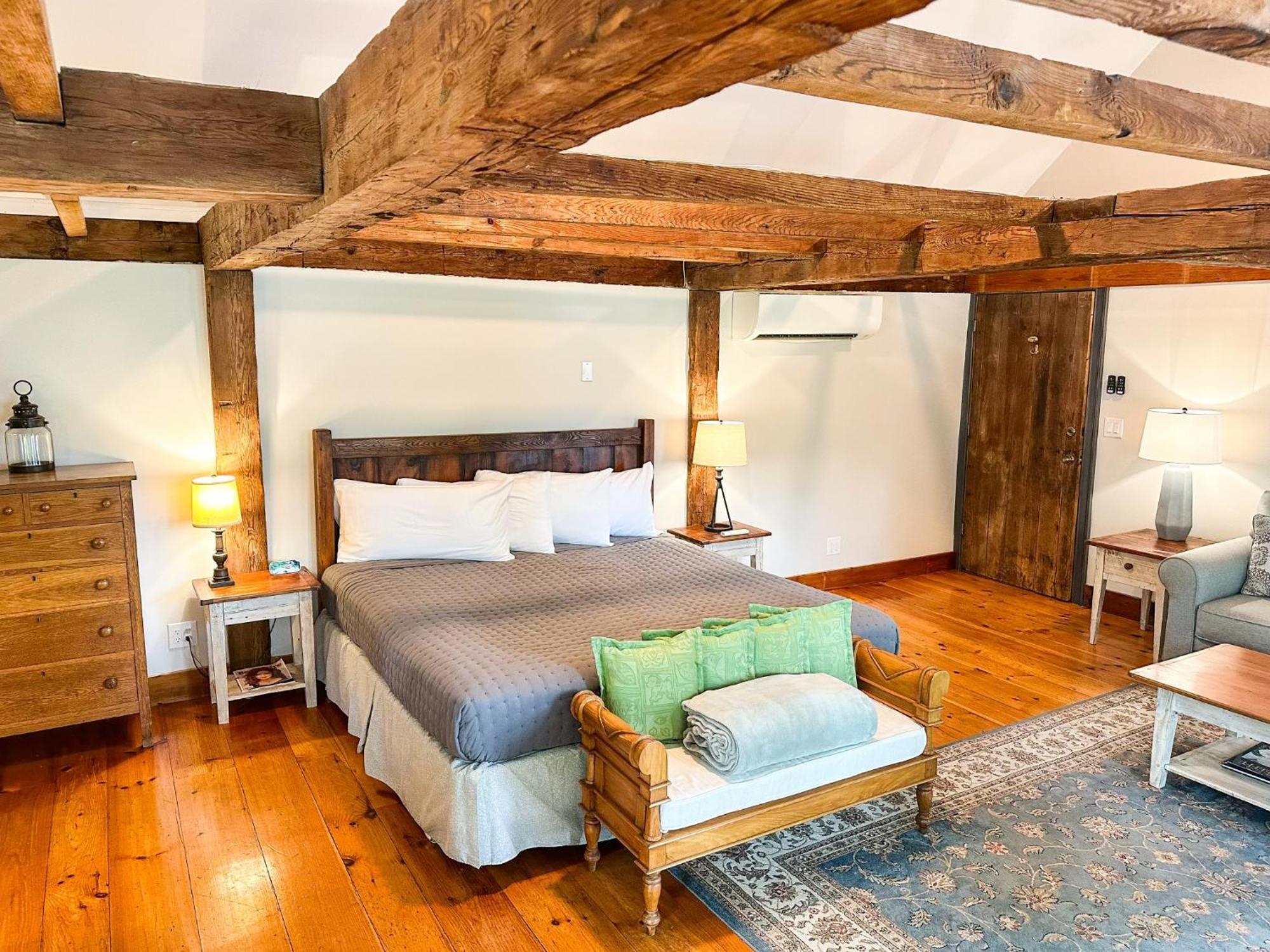 The Black Walnut Inn Амхерст Экстерьер фото