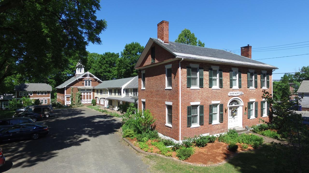 The Black Walnut Inn Амхерст Экстерьер фото